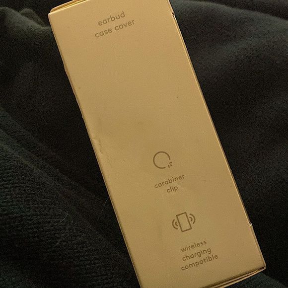 NWT. heyday Airpod Silicone Case with Clip - Dusty Coral - Picture 3 of 6